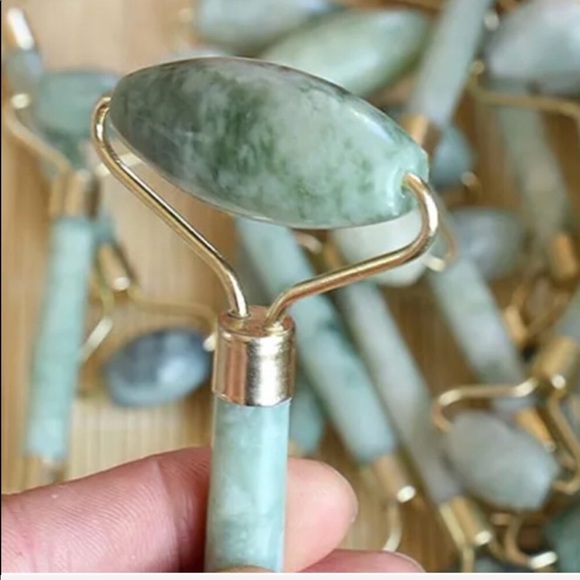 ๐HP๐NWT Jade Gua Sha Facial Massage lymphatic Roller - Picture 4 of 4